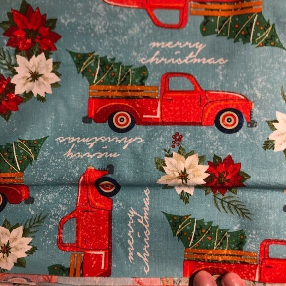 🛒 $8 Cotton Fabric - 4 Christmas Fat Quarters - Quilt #17 - Picture 2 of 5